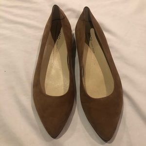 NEVER BEEN WORN Ecco Flats